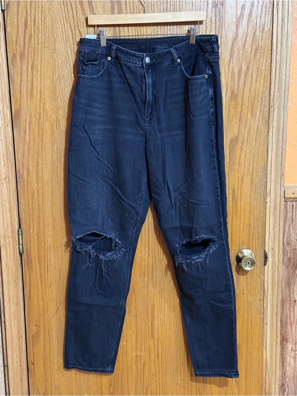 American Eagle 14 xlong Black mom Jeans with Knee Rips